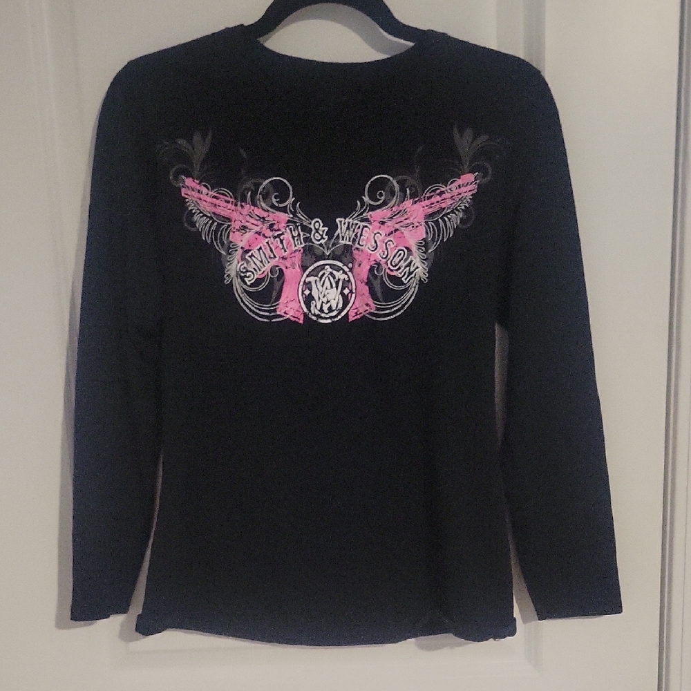 Smith & Wesson Pink Guns Long Sleeve T-shirt SZ M